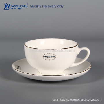 Taza de café de encargo blanca pura para que el café vaya, taza de café de la porcelana y platillo